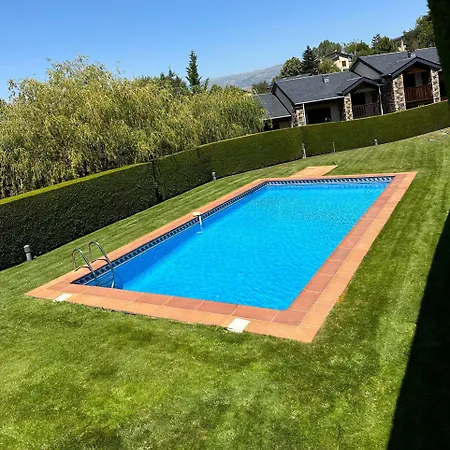 Con Piscina En Osseja