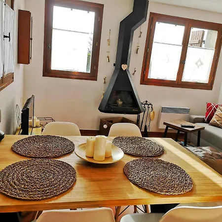 Apartment Con Piscina En *