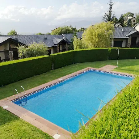 Apartment Con Piscina En *